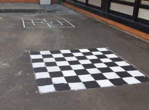 Schach und Mühle - bereit zum Spielen
