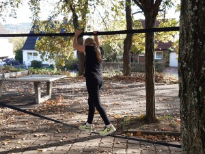 Klettern an der Slackline 